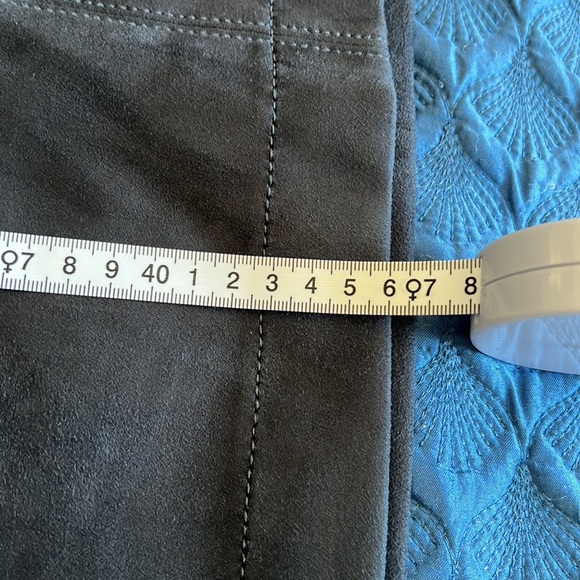 Short suede skirt with lining. - Picture 8 of 9